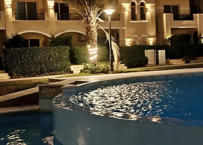 للاستفسارات عبر الواتس في الصور, قرية لاسرينا بالم بيتش بالعين السخنة لمحبي الهدوء والرقي, للأسر فقط, دور أول وسط غرفتين وصالة بفيو البول والبحر من كافة الغرف, شاطئ رملي مجاني, اكوا بارك مجاني, الموقع لا يتيح الرد على استفسارات الحجز, واتس فقط Ain Sukhna